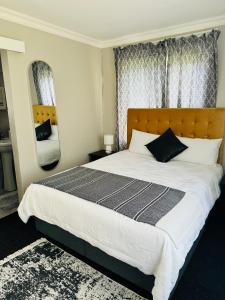Katil atau katil-katil dalam bilik di Pink Dot Guesthouse