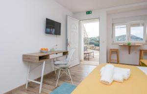 Foto dalla galleria di Awesome Apartment In Rogotin With Wifi a Rogotin