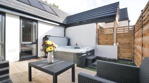 En terrasse eller udendørsområde på Hoxne Cottages