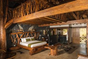 a bedroom with a bed and a tv in it at Hotel El Cielo en la Tierra in Quimbaya
