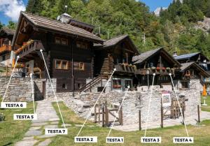 a log cabin with the names of the buildings at Incanto Walser Apartments Testa in Macugnaga