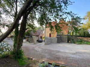 a house with a driveway in front of a building at Domaine de Godincthun in Pernes-lès-Boulogne +17 photos