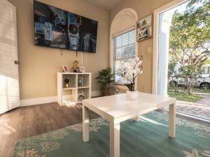 Foto Miamis asuva majutusasutuse Shenandoah Victorian Suite with TV's in every room galeriist +12 fotot