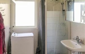 Bagno di 3 Bedroom Cozy Home In Mönsterås