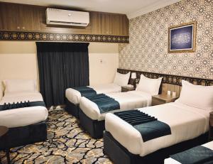 Cama ou camas em um quarto em Dorat Al Salah