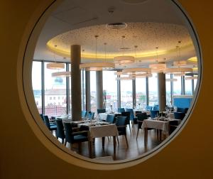 Reštaurácia alebo iné gastronomické zariadenie v ubytovaní Hotel Erwin Junker