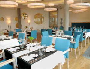 Reštaurácia alebo iné gastronomické zariadenie v ubytovaní Hotel Erwin Junker