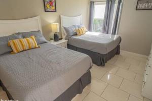 a bedroom with two beds and a window at Apartment for 6 very close to Disney in Orlando