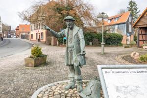 a statue of a man standing on a street at Monteurzimmer in Bad Bodenteich