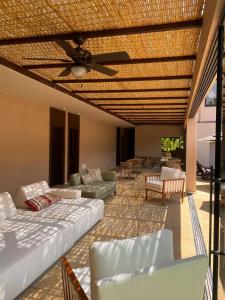 Uma área de estar em Pousada Yamandu - Piscinas Aquecidas
