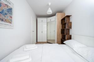 Säng eller sängar i ett rum på Matisse Cosy Apartment