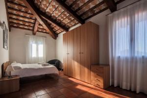 a bedroom with a bed and a dresser and a window at Residence Montegrappa in Sandrigo