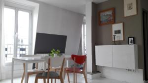 3 rooms apartment business rooftop view to Montmartre