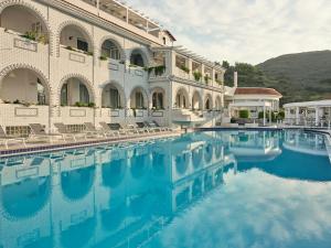 Bazén v ubytování Meandros Boutique & Spa Hotel - Adults Only nebo v jeho okolí
