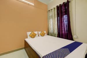 Cama ou camas em um quarto em SPOT ON Hotel Babilon