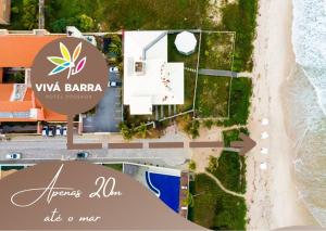 eine Luftansicht auf einen Strand und ein Gebäude in der Unterkunft Vivá Barra Hotel Pousada in Barra de São Miguel