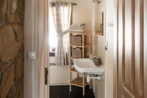 Kúpeľňa v ubytovaní Na kwietnej łące - chata w Bieszczadach wysokich