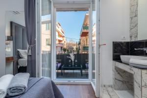 Antares Luxury Rooms 2的休息区