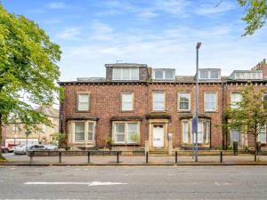 an old brick building on the side of a street at 2 Bed in Carlisle 92871 in Carlisle