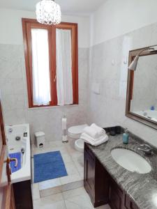 A bathroom at Casa Reali, relax a due passi dal mare