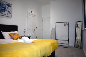 Krevet ili kreveti u jedinici u objektu Luxury JQ 2 Bed Flat, Parking