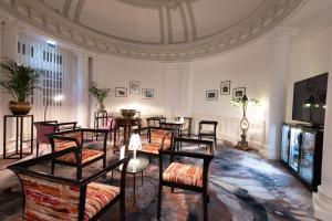 Χώρος καθιστικού στο Grand Hôtel Du Tonneau D'Or