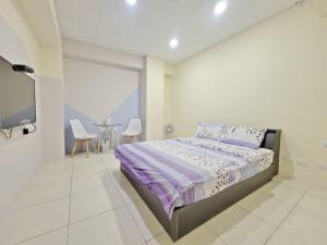 A bed or beds in a room at Good Fit Homestay