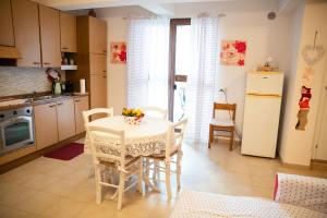 Kuchyň nebo kuchyňský kout v ubytování B&B Flower House
