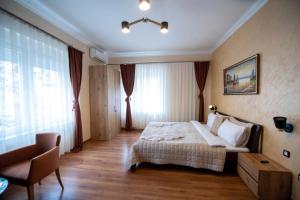 Postel nebo postele na pokoji v ubytování Hotel and Apartments Central City Prishtina