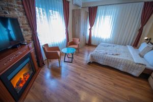 Postel nebo postele na pokoji v ubytování Hotel and Apartments Central City Prishtina