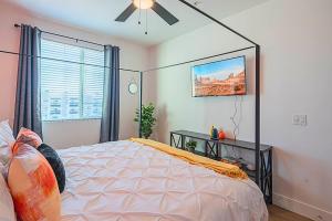 a bedroom with a large bed and a window at Shopping & Dining Dist-Resort Pool-Views-King Bed S439 in Scottsdale