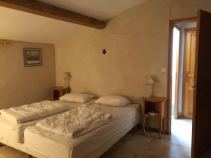 Postel nebo postele na pokoji v ubytování La Vieille Cure, SPA, Wifi à 20 min des plages