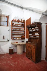 a bathroom with a tub and a shelf with dishes at Tower of Dellarokas in Mélanes