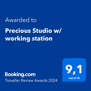 um ecrã azul com o texto atribuído ao estúdio anterior w estação de trabalho em Precious Studio w/ working station em Playa del Carmen