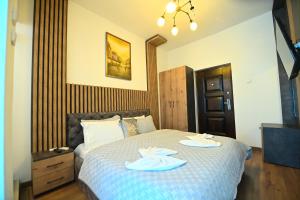 Postel nebo postele na pokoji v ubytování Hotel and Apartments Central City Prishtina