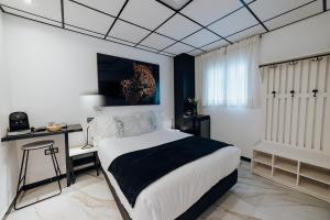 Ein Bett oder Betten in einem Zimmer der Unterkunft HOSTAL LUXURY NIT I DIA