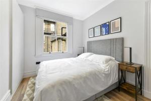 Harrods Located Knightsbridge luxurious spacious sleeps up to 6