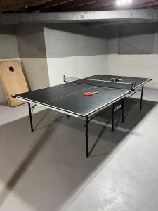 Bordtennis på Newly renovated cute 3 bedroom 2 bath bungalow eller i nærheden + 29 billeder