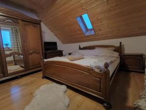 Posteľ alebo postele v izbe v ubytovaní Folwark Kuźniaki-Agroturystyka i Konie