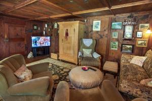 a living room filled with furniture and a tv at Vogtshof Rottweil 