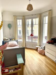 Spacious 120 m nest near Montmartre