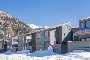 Steps to the Telluride River Trail and the bottom of Lift 7-The Coonskin Lift talvel