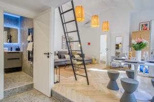 Charming house, large private terrace, Air Conditioning - "La Maisonette"