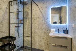 Charming house, large private terrace, Air Conditioning - "La Maisonette"