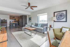 Φωτογραφία από το άλμπουμ του Modern Springfield Apartment about 7 Mi to Downtown! σε Σπρίνγκφιλντ