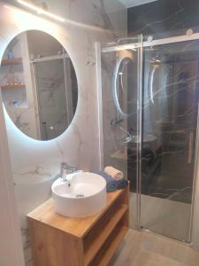 a bathroom with a sink and a shower at Apartament Nawigator Rybacka 12 b/59 in Kołobrzeg