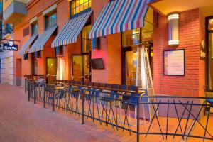 A restaurant or other place to eat at Residence Inn by Marriott San Diego Downtown/Gaslamp Quarter