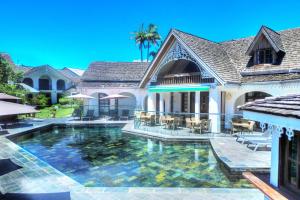 an image of a house with a swimming pool at Le Vieux Cep in Cilaos