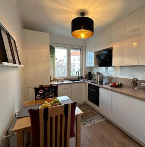 Кухня або міні-кухня у HOLLAND Apartment / Exclusive Home at Vienna Airport / 0-24 Check-In