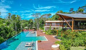 una imagen de una casa con piscina en Aysú Trancoso Boutique Hotel, en Trancoso